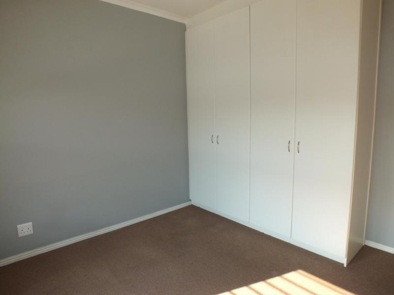 To Let 4 Bedroom Property for Rent in Van Riebeeckshof Western Cape